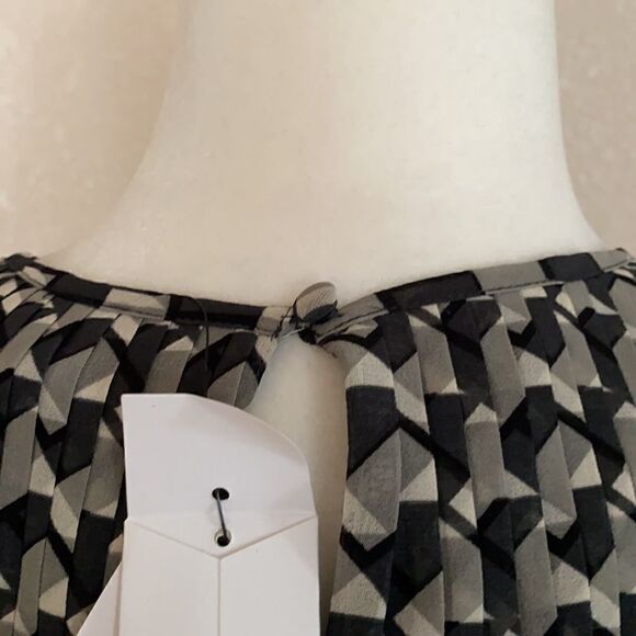 Banana Republic PLEATED TIE-WAIST TANK - Picture 9 of 10